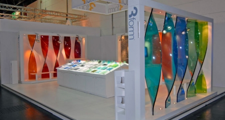 Glass: Encapsulados orgánicos Glass tienen una  increíble profundidad y delicados niveles intermedios dimensionalmente conservados, es un producto de máxima calidad, y de belleza memorable para instalación en interiores.
