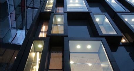 Revestimiento Tile: Ideal para aplicaciones como revestimiento interior o exterior de fachadas e incluso puede ser utilizado como cielo.
